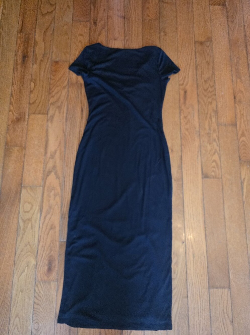 Classic Black V-Neck Midi Dress with Short Sleeves - Picture 6 of 6